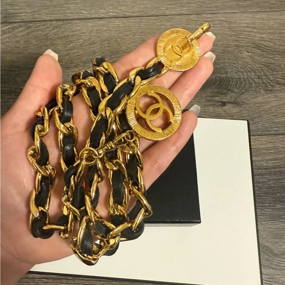 CHANEL Vintage Black Leather Gold CC Logo Chain Belt/Necklace - Picture 4 of 11